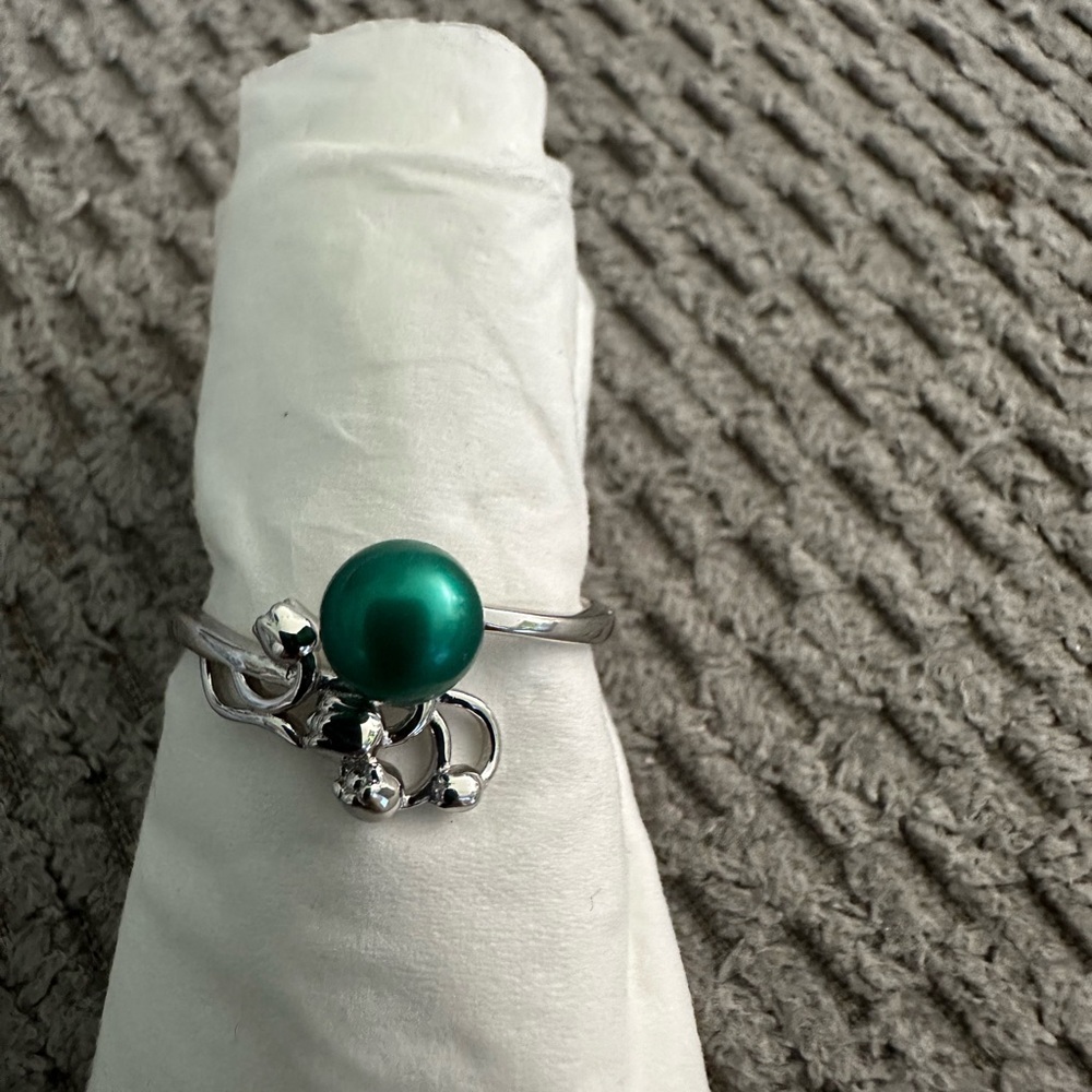 Elegant Silver Ring with Green Pearl Accent